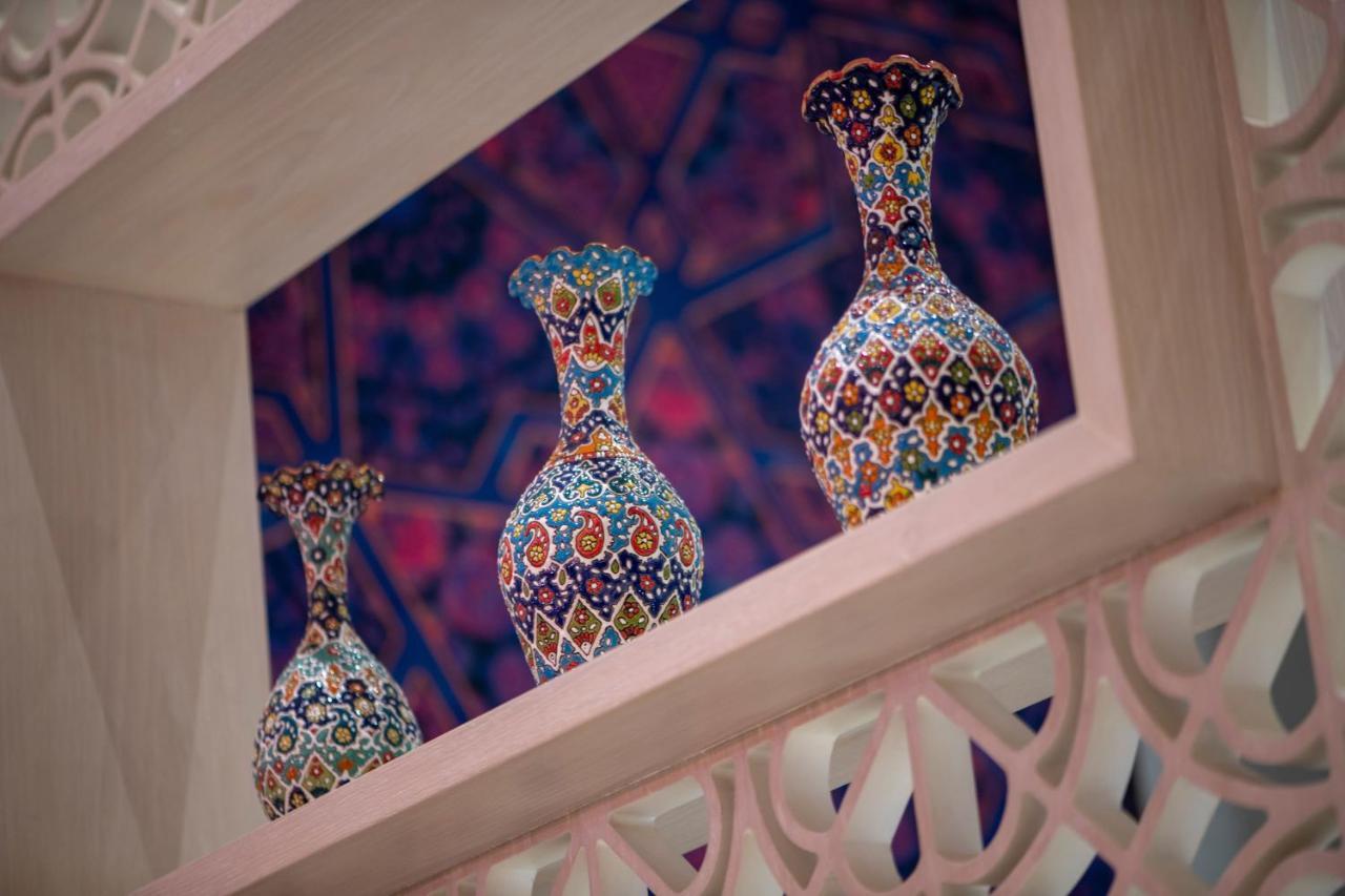 Al Messila, A Luxury Collection Resort & Spa, Doha Dış mekan fotoğraf Vases in the palace